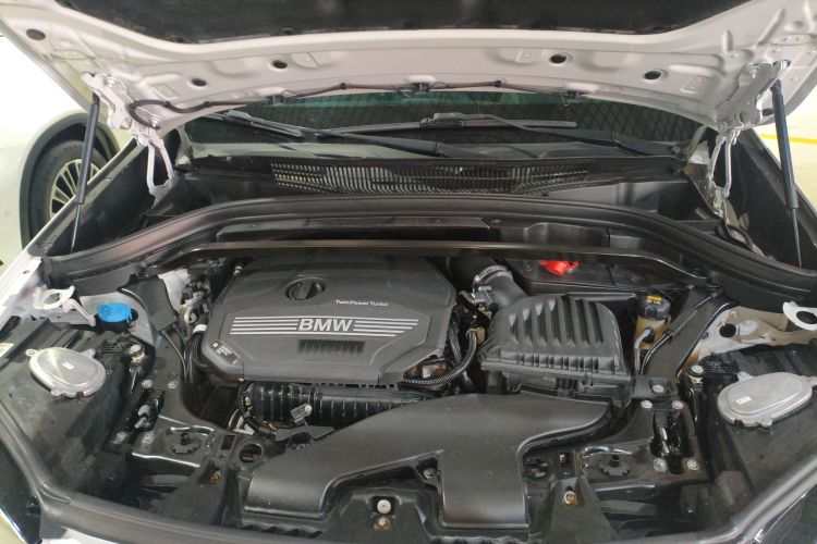 宝马X1 2020款 sDrive20Li 尊享型机舱底盘24