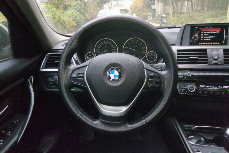 宝马3系 2017款 318i 时尚型局部细节13