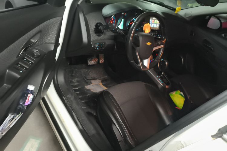 雪佛兰 科鲁兹 2013款 掀背 1.6T 自动旗舰型中控内饰20