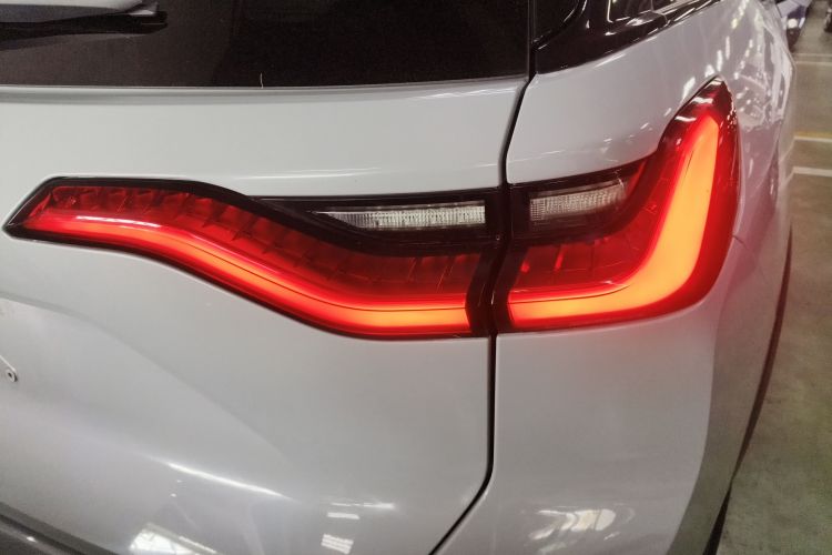 蔚来ES8 2018款 创始版车身外观9