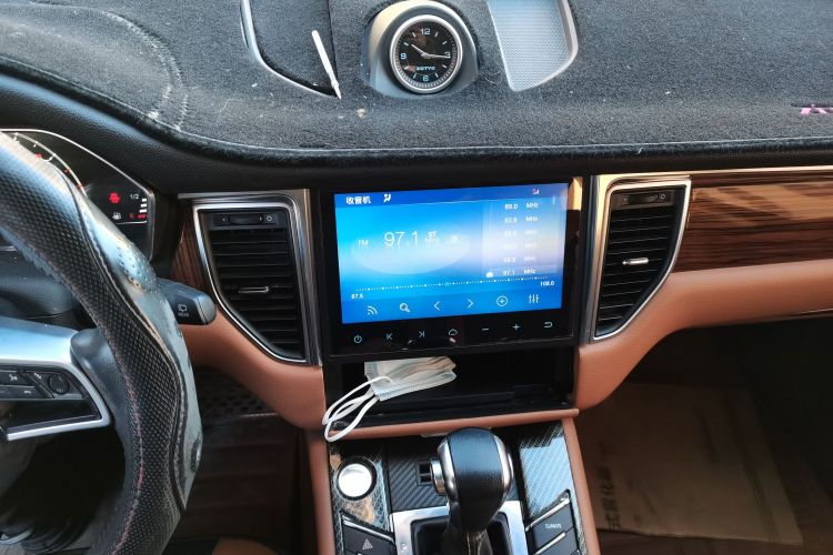 众泰SR9 2017款 2.0T 自动极致之梦版中控内饰16