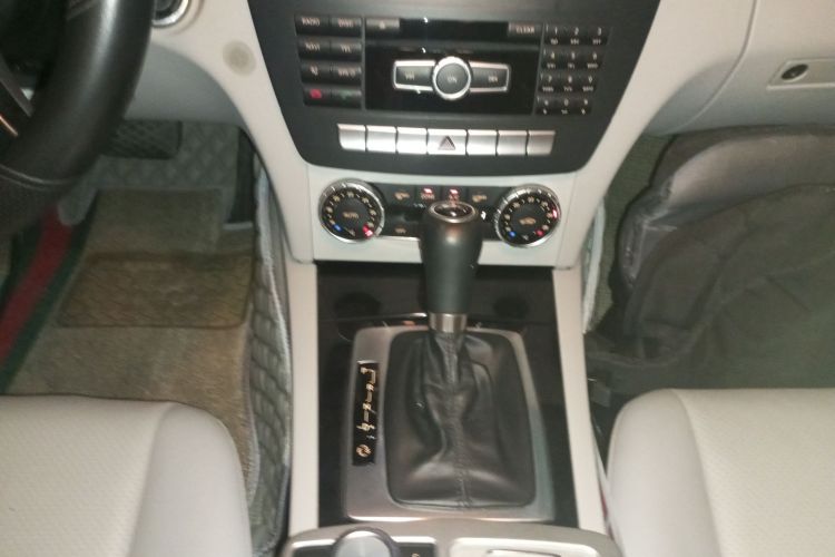 奔驰C级 2013款 C 180 经典型 Grand Edition中控内饰18