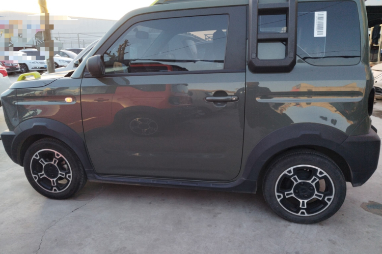 吉利银河 2024款 200km 熊猫骑士车身外观4