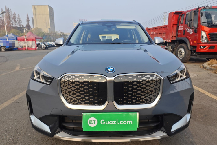 宝马iX1 2023款 xDrive30L M运动套装车身外观2