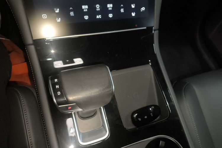 理想汽车 理想ONE 2020款 增程6座版中控内饰18