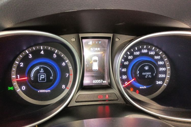 现代 胜达 2015款 2.0T 自动两驱舒适型 5座局部细节14