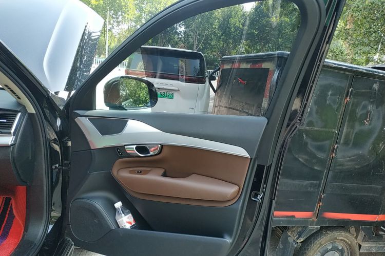 沃尔沃XC90 2019款 T5 智逸版 7座 国VI中控内饰42