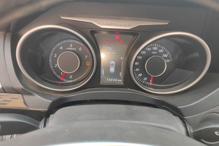 猎豹汽车 猎豹CS10 2015款 2.0T 手动卓越型中控内饰15