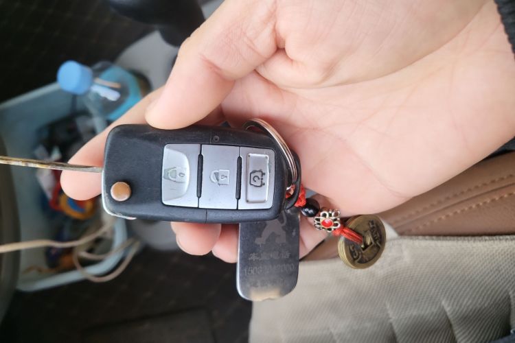 东风风行 菱智 2015款 M5 Q7 2.0L 9座长轴舒适型中控内饰11