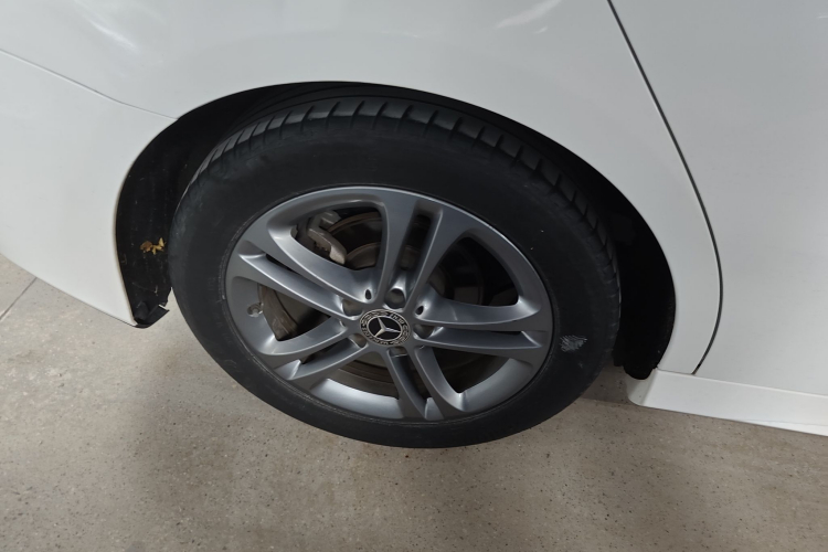 奔驰A级 2022款 改款 A 180 L 运动轿车车身外观6008