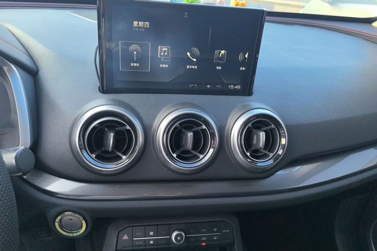 魏牌 VV5 2017款 2.0T 旗舰型中控内饰16