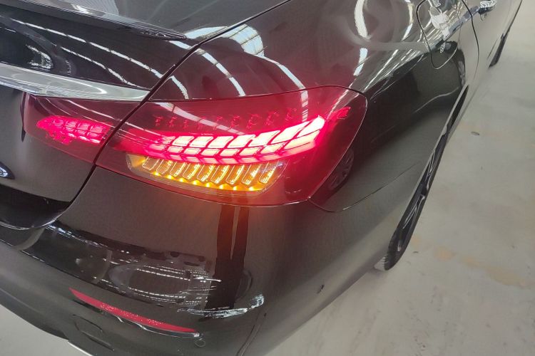 奔驰E级(进口) 2021款 改款 E 260 豪华型运动版车身外观9