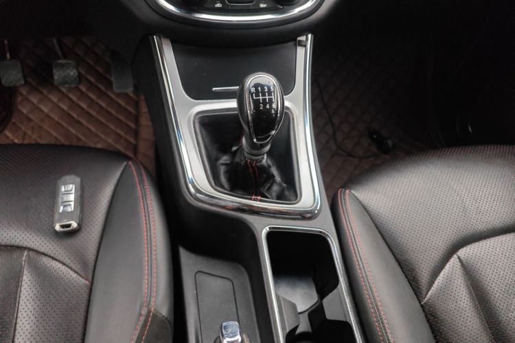 宝骏560 2016款 1.5T 手动豪华型中控内饰18