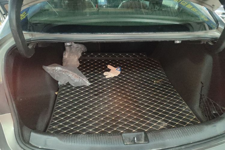 别克 君威 2017款 20T 精英型机舱底盘23