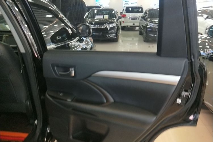 丰田 汉兰达 2015款 2.0T 四驱豪华版 7座中控内饰45