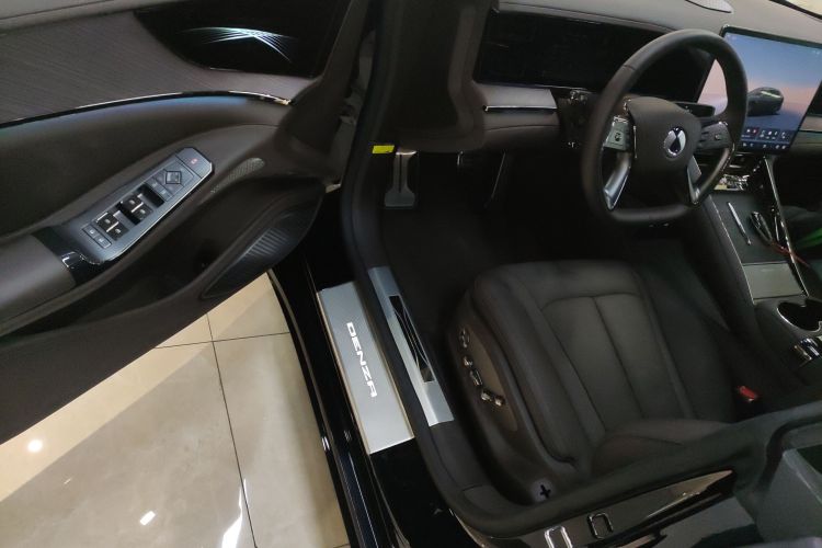 腾势Z9 2024款 1100km 四驱Max版中控内饰20