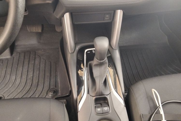 丰田 卡罗拉锐放 2024款 2.0L 精英版中控内饰18