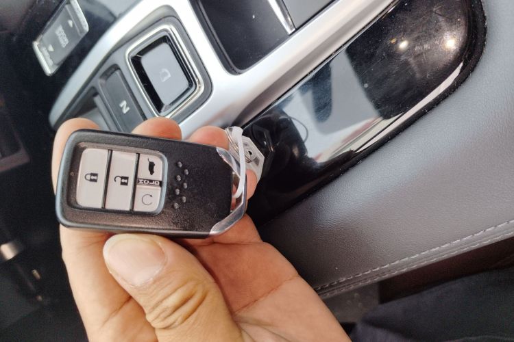 本田UR-V 2017款 370TURBO 两驱尊贵版 国V中控内饰11