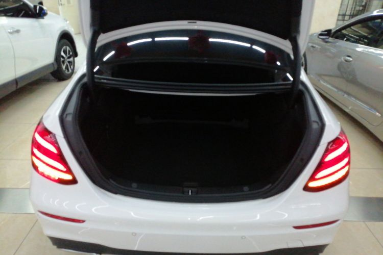 奔驰E级 2020款 改款 E 260 L 运动型局部细节23