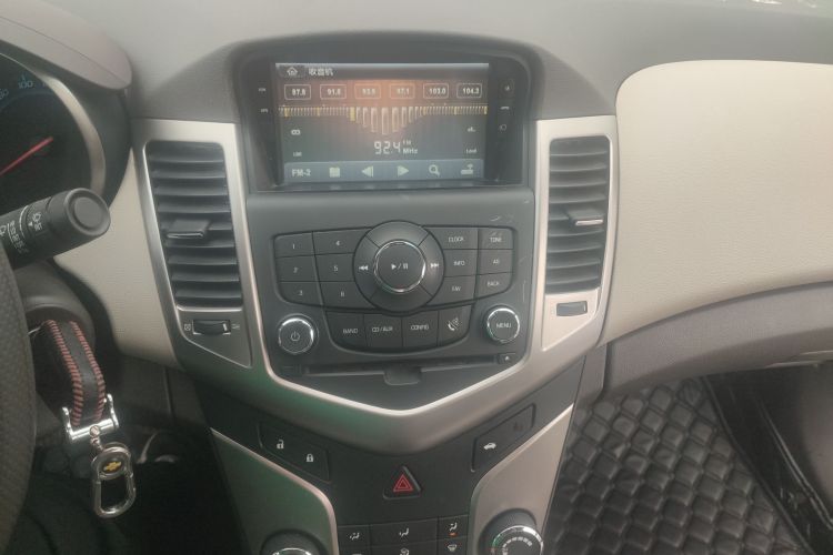 雪佛兰 科鲁兹 2015款 1.5L 经典 SL MT中控内饰16