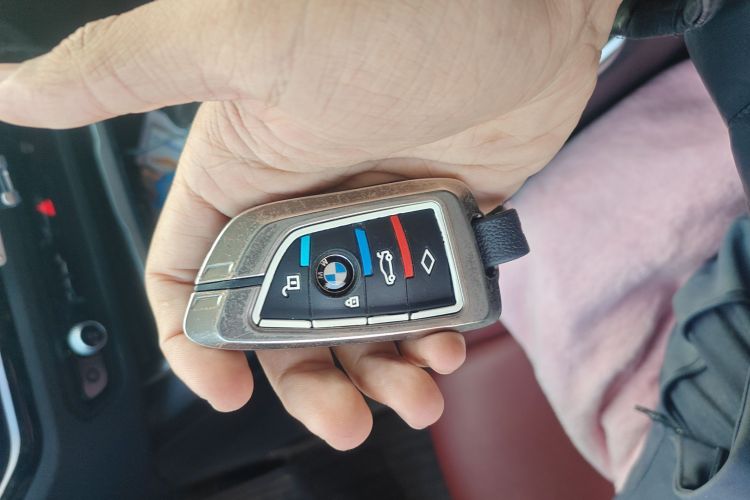 宝马3系 2023款 325Li M运动曜夜套装中控内饰11