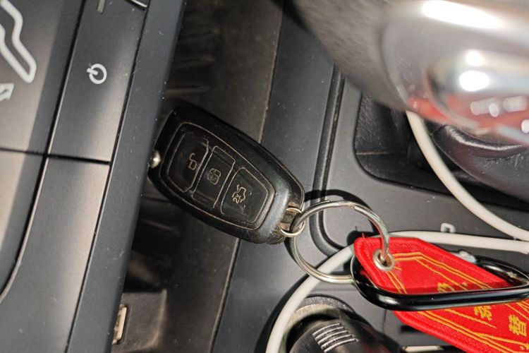 福特 福克斯 2015款 三厢 1.6L 自动舒适型中控内饰11