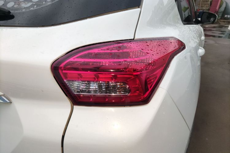 北京汽车 绅宝X35 2016款 1.5L 自动豪华版车身外观9