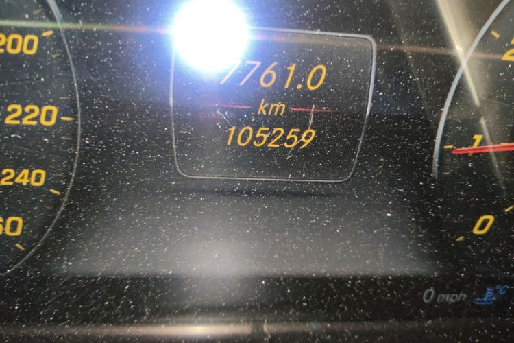 奔驰E级 2017款 E 300 L 运动豪华型中控内饰15