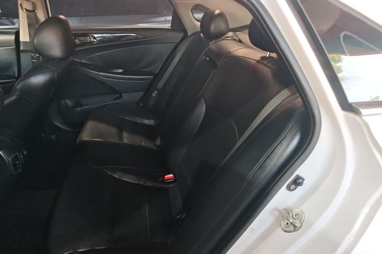 现代 索纳塔 2014款 2.4L 自动豪华版 国IV中控内饰21