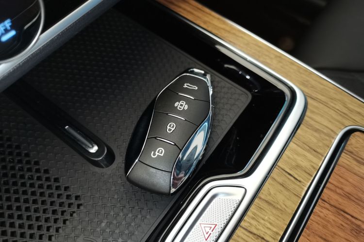 红旗HS5 2023款 2.0T 旗享Pro版中控内饰11