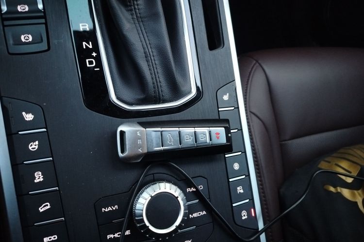 魏牌 VV5 2019款 升级款 2.0T 两驱超豪型 国V中控内饰7001