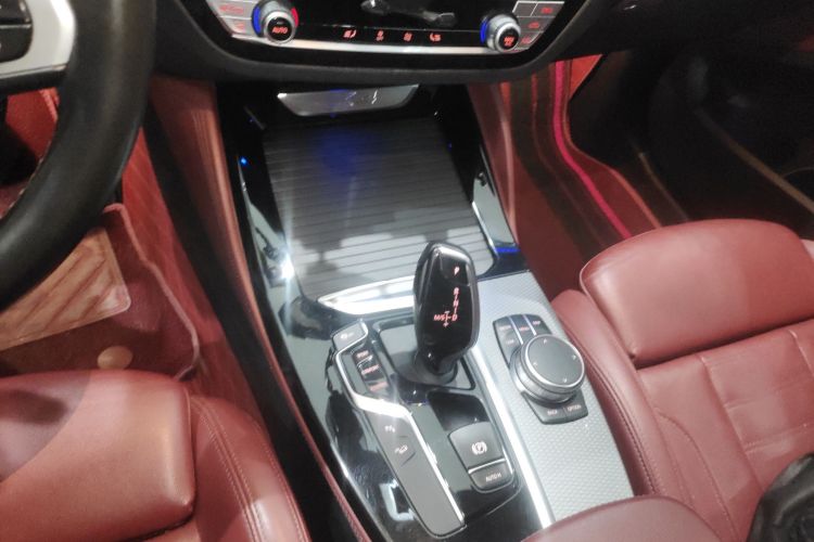 宝马X4 2019款 xDrive25i M运动套装中控内饰18