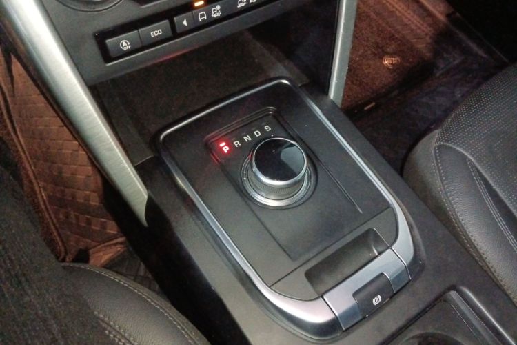 路虎 发现神行 2019款 240PS SE版 国VI中控内饰18