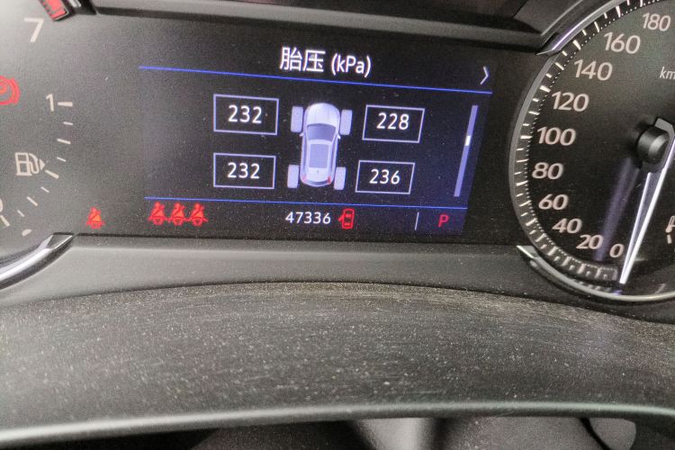 凯迪拉克XT4 2018款 28T 两驱领先型中控内饰15