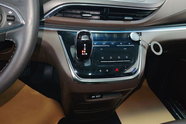 别克GL8 2022款 陆上公务舱 652T 尊贵型中控内饰18