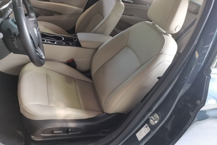 别克 君威 2020款 552T 精英型中控内饰19