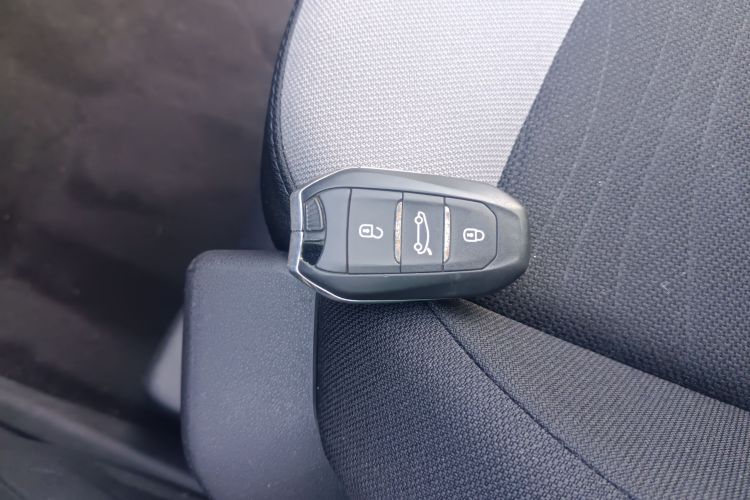 雪铁龙 C4 PICASSO 2015款 1.6T 时尚型 5座中控内饰7001