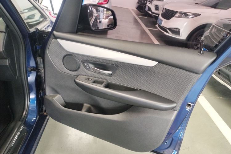 宝马2系旅行车 2016款 218i 领先型中控内饰7001