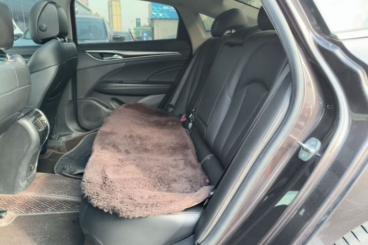 别克 君越 2016款 改款 28T 精英型中控内饰21