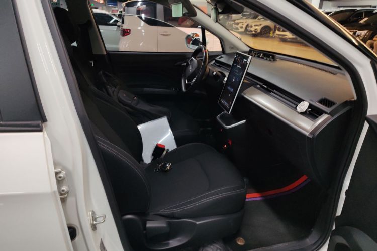 哪吒汽车 哪吒V 2021款 标准续航行业定制版局部细节41