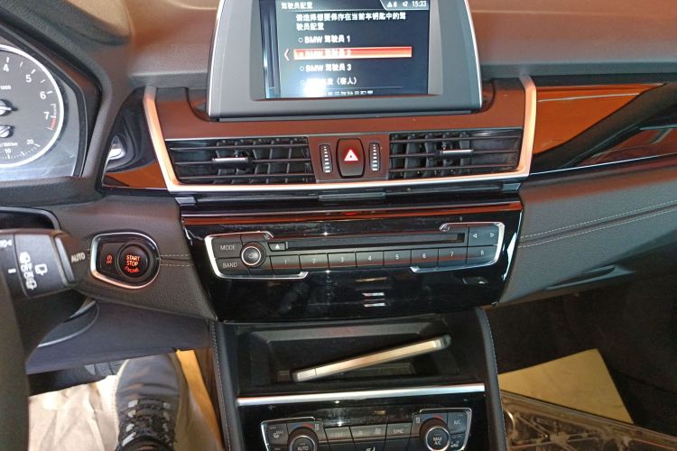 宝马2系多功能旅行车 2015款 218i 运动设计套装局部细节16