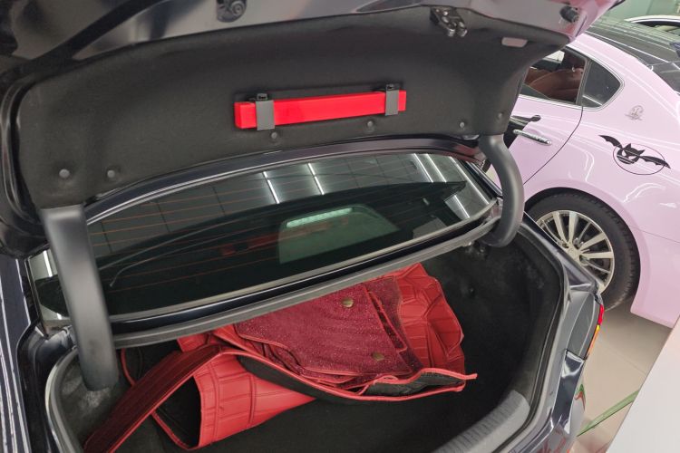 本田 雅阁 2023款 260TURBO 智享版机舱底盘23