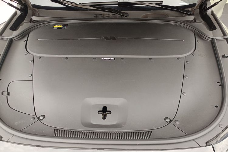 理想汽车 理想ONE 2021款 增程6座版机舱底盘24