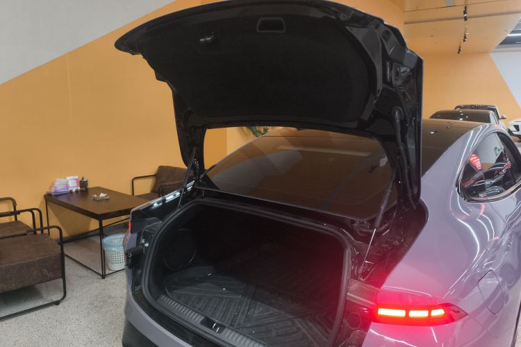 小鹏P7 2020款 670N机舱底盘23