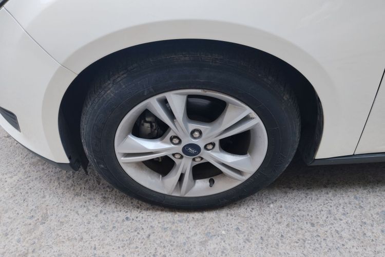 福特 福克斯 2018款 两厢经典 1.6L 自动舒适型智行版车身外观35