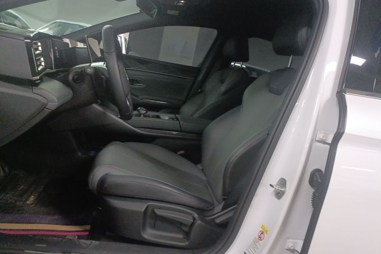 比亚迪 秦L 2025款 DM-i 智驾版 80KM领先型中控内饰19