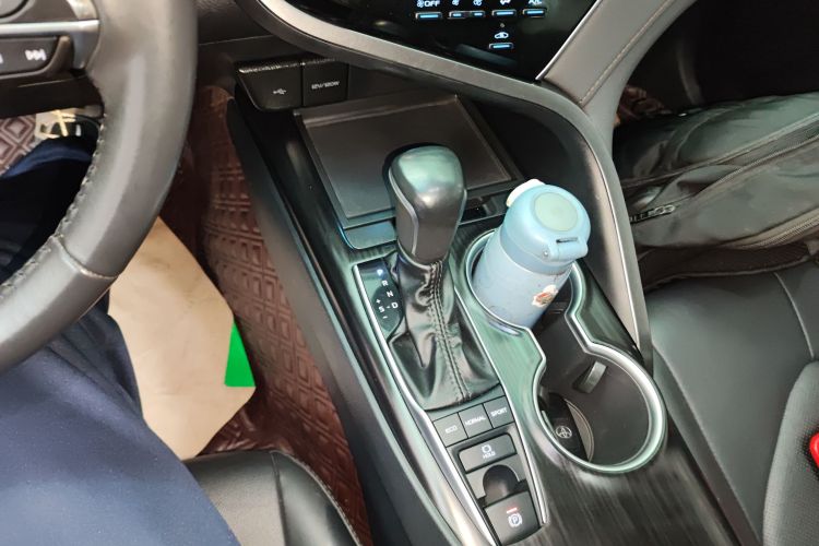 丰田 凯美瑞 2021款 2.5G 豪华版中控内饰18