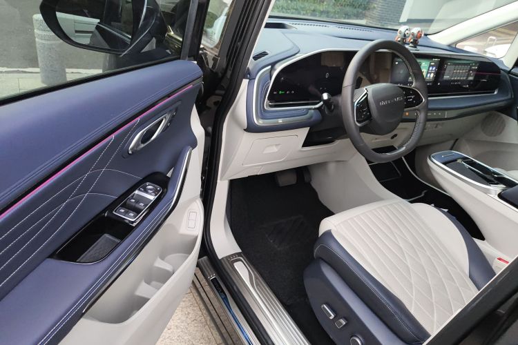 上汽大通MAXUS 大通G90 2022款 2.0T 星际七座版中控内饰7003