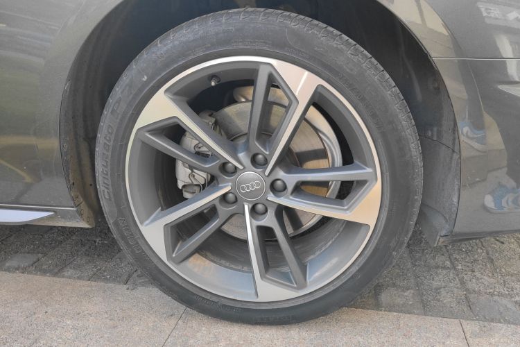 奥迪A4L 2020款 40 TFSI 时尚致雅型车身外观10