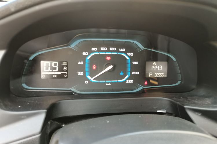 荣威360 2015款 1.5L 自动豪华版中控内饰14